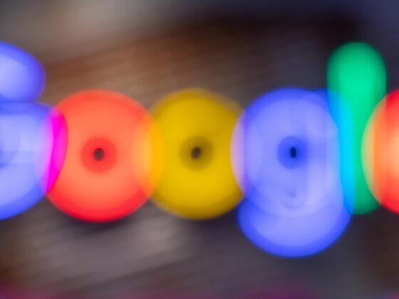 a blurry photo of a colorful object